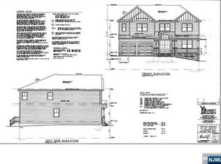 101 Highwood Ave, Waldwick, NJ 07463