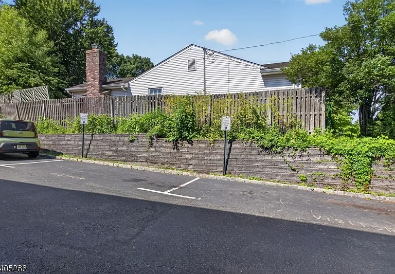 390 Morris Ave #35 — Photo 20