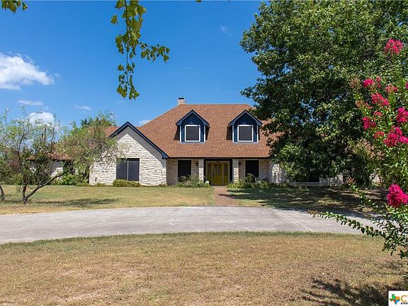 2nd image of 810 Llewelyn Dr