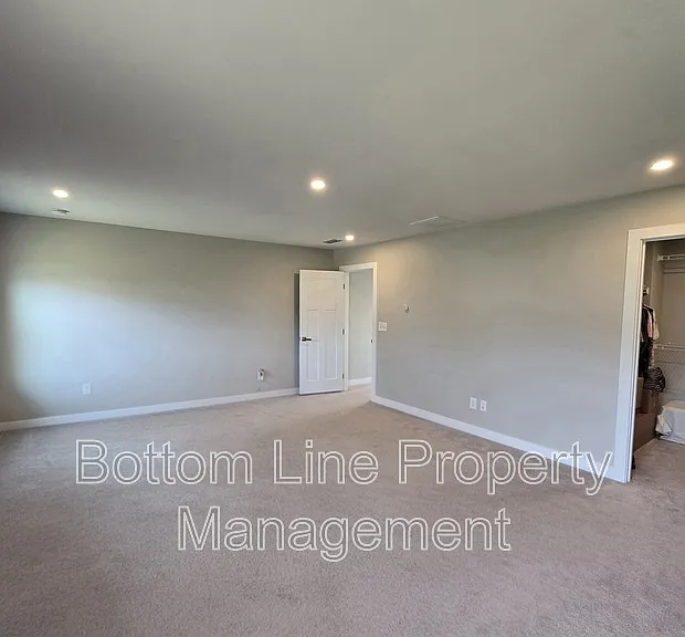 2030 Sewall Ave SW — Photo 36