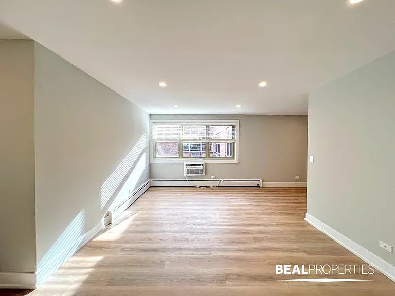 452 W Oakdale — Photo 31
