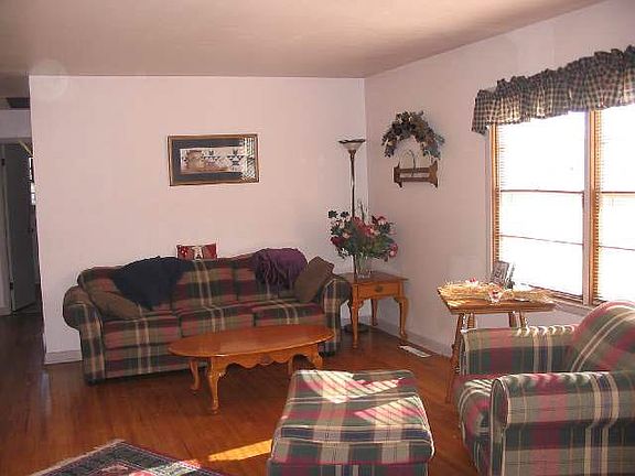 3rd image of 420 Poplar St