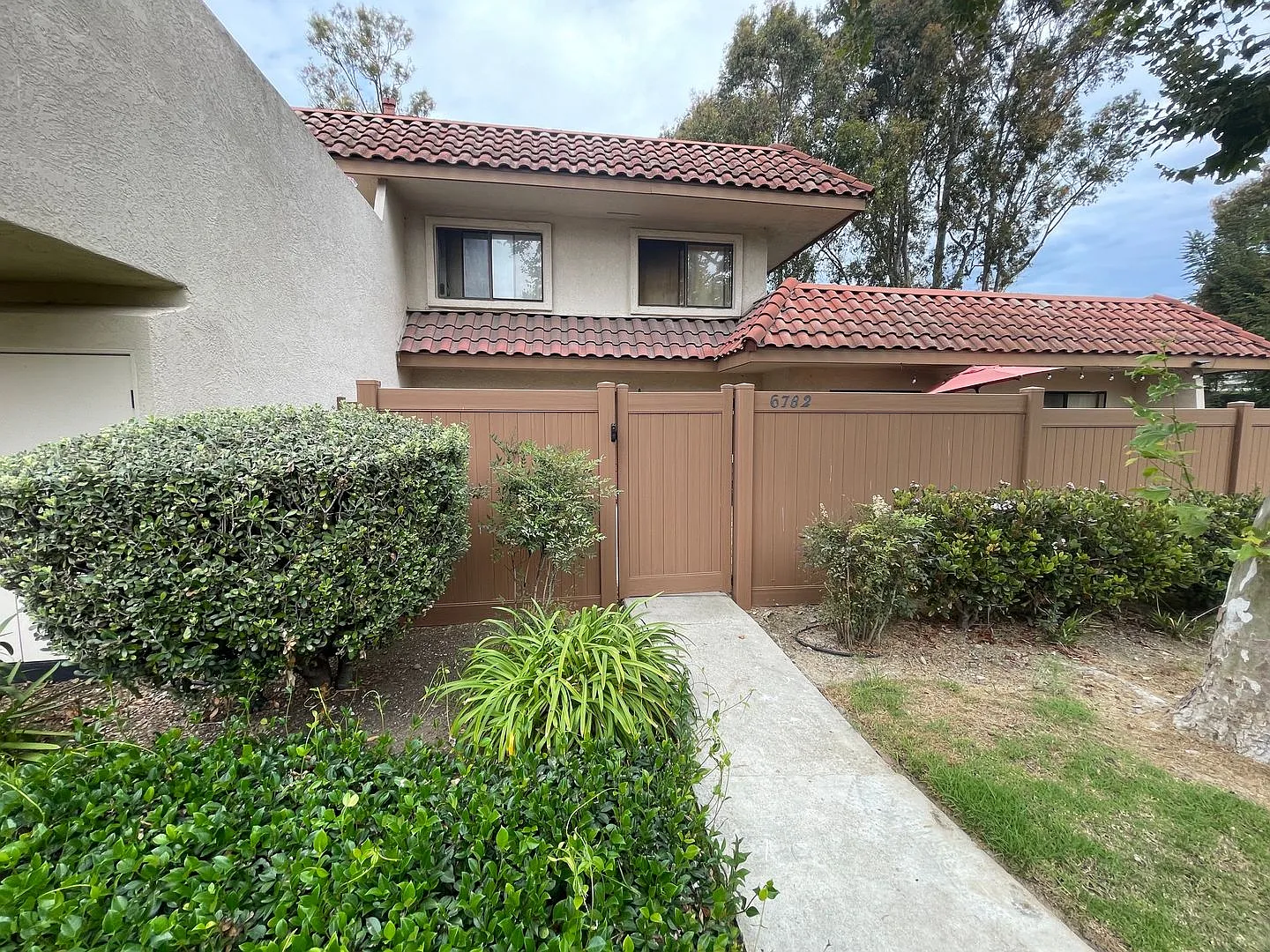 Ventura 2 Bedroom Condo close to Govt Center — Photo 1
