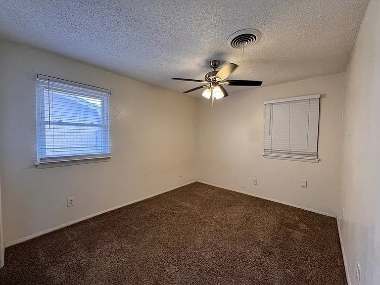 4425 Humble Ave — Photo 14