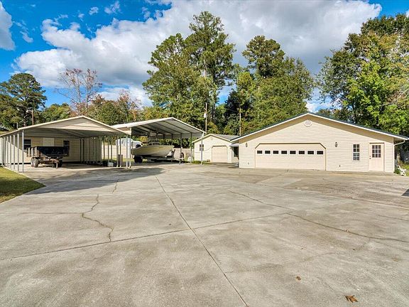 2nd image of 209 Lakewood Cir