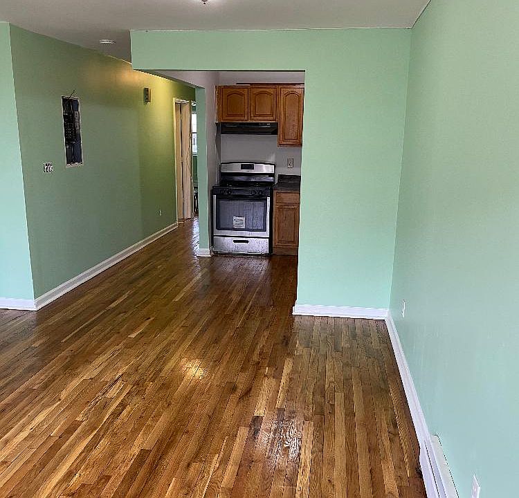 Living area extending to the kitchen