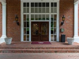 2921 Lenox Rd NE, Atlanta, GA