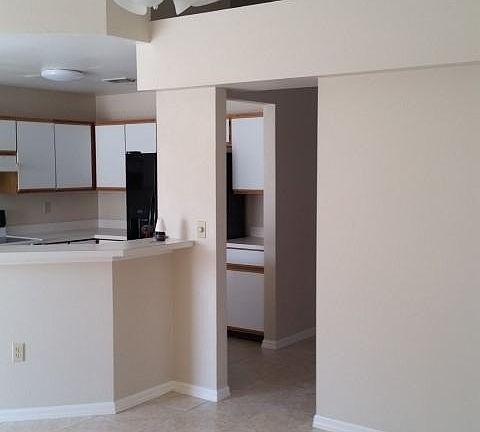 5th image of 327 Oceanside Ct