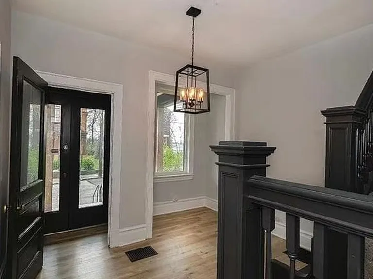 923 Adelaide St — Photo 5