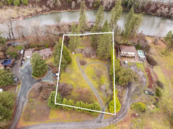 8730 Rogue River Hwy, Rogue River, OR 97537