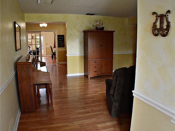4th image of 1606 Greenwood Dr