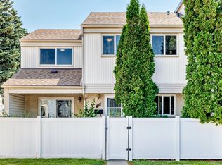 22 Woodvale Vlg NW, Edmonton, AB T6L1W4