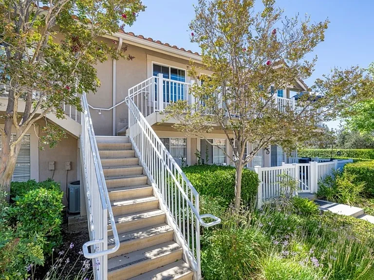19801 Meadow Ridge Dr — Photo 2