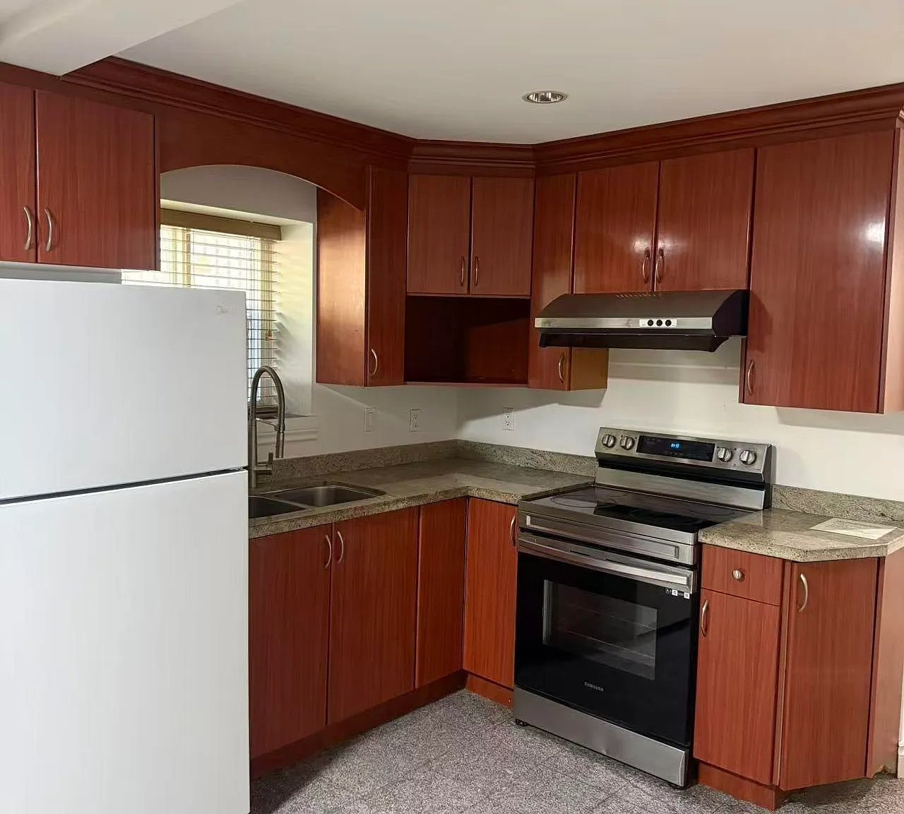 2 bed, 900 sqft, $2,000 — Photo 4