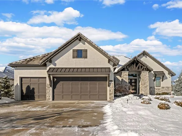 210 Carnoustie Ct, Belton, MO 64012