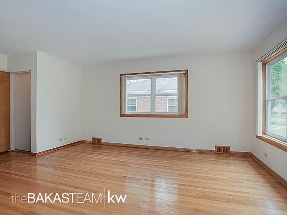 2nd image of 11106 Shelley St