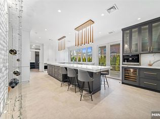 475 Summit St, Englewood Cliffs, NJ 07632