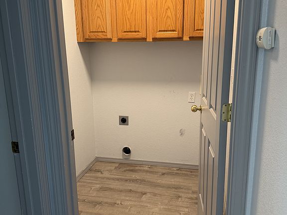 3rd image of 2112 Mead Ln