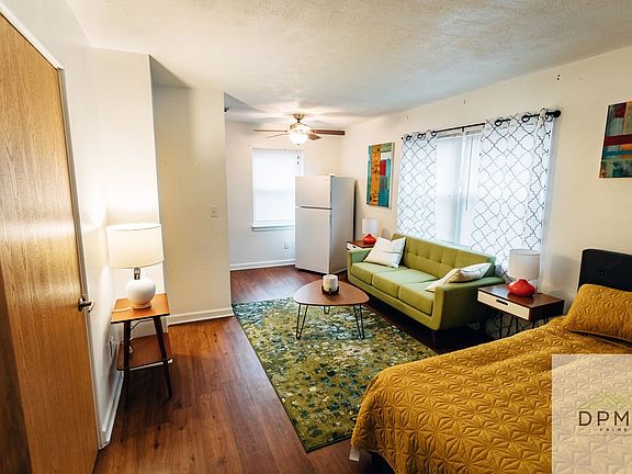 2nd image of 501 W Hillsdale St #5