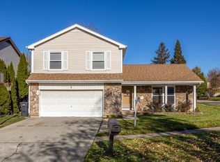 6 Middlebury Ct, Streamwood, IL 60107