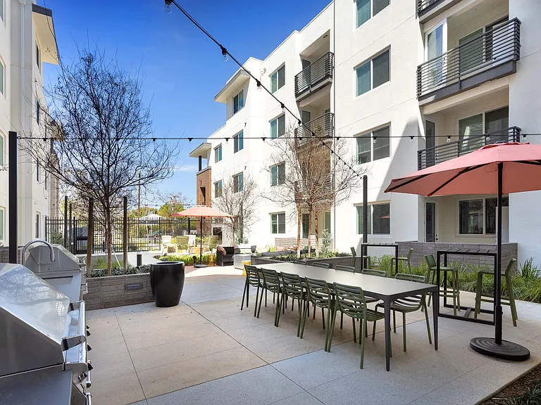 Alexan Noho West — Photo 90