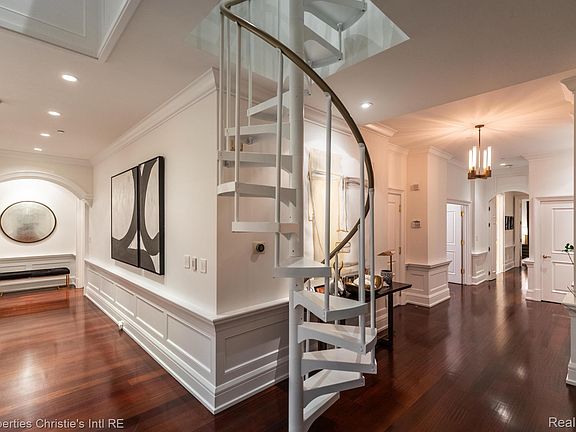 3rd image of 1135 Shelby St APT 2902