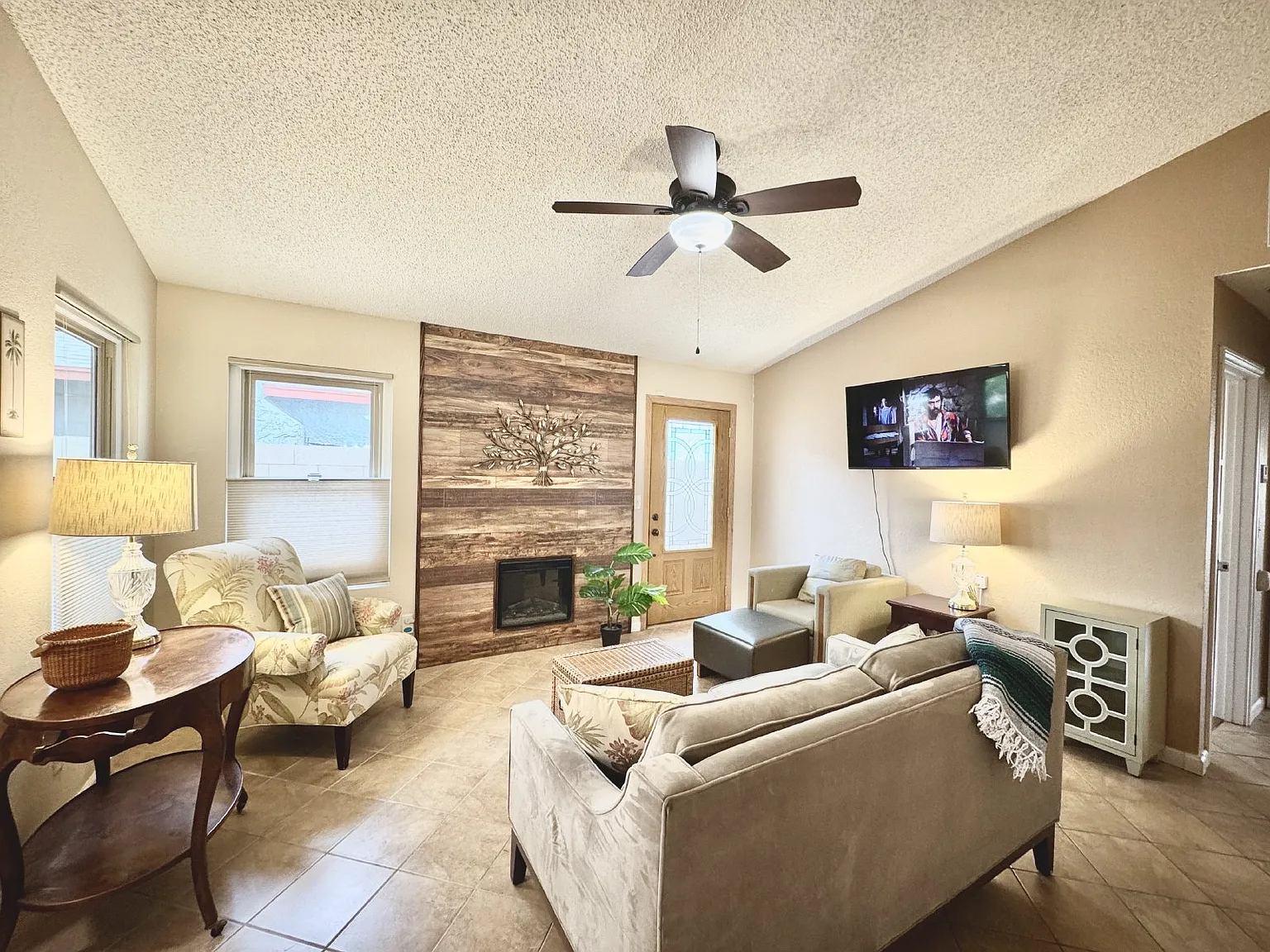 2 bed, 2.0 bath, 966 sqft, $2,295 — Photo 2