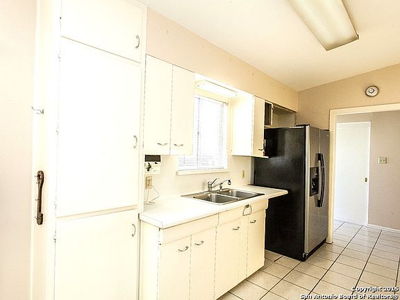 3rd image of 214 Springwood Ln