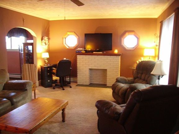 2nd image of 15 Elmwood Pl