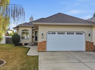 110 W Ainsworth Cres, Red Deer, AB T4R 3B1