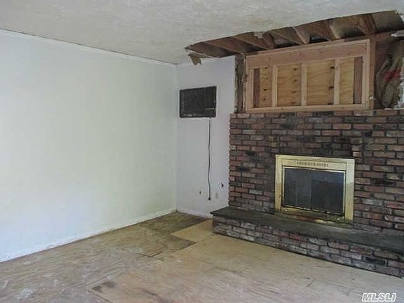 2nd image of 93 Stuyvesant Ave
