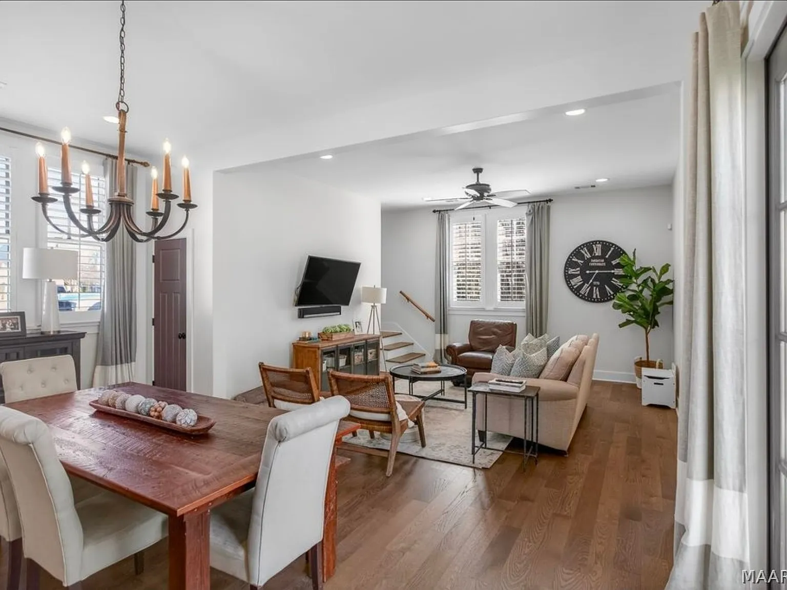 4 bed, 2.5 bath, 2440 sqft, $2,800 — Photo 4