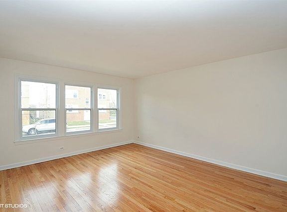 2nd image of 6537 N Hoyne Ave #1N