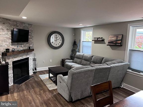 5th image of 1705 Green St #1709B