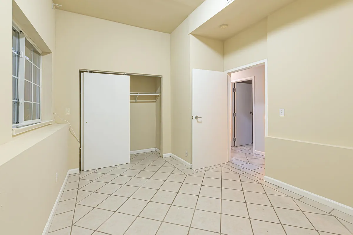 Building Photo - 150 Caldecott Ln #1