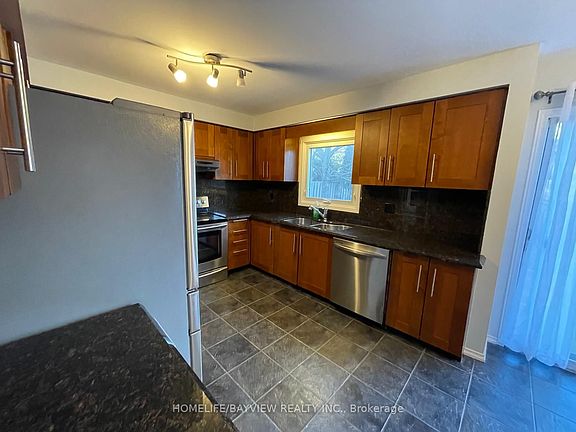 3rd image of 128 Heathwood Heights Dr