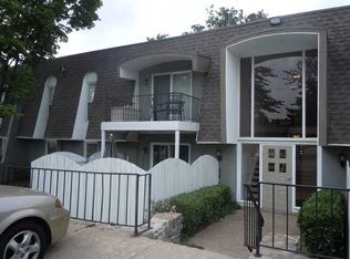 1108 La Fontenay Ct, Louisville, KY 40223