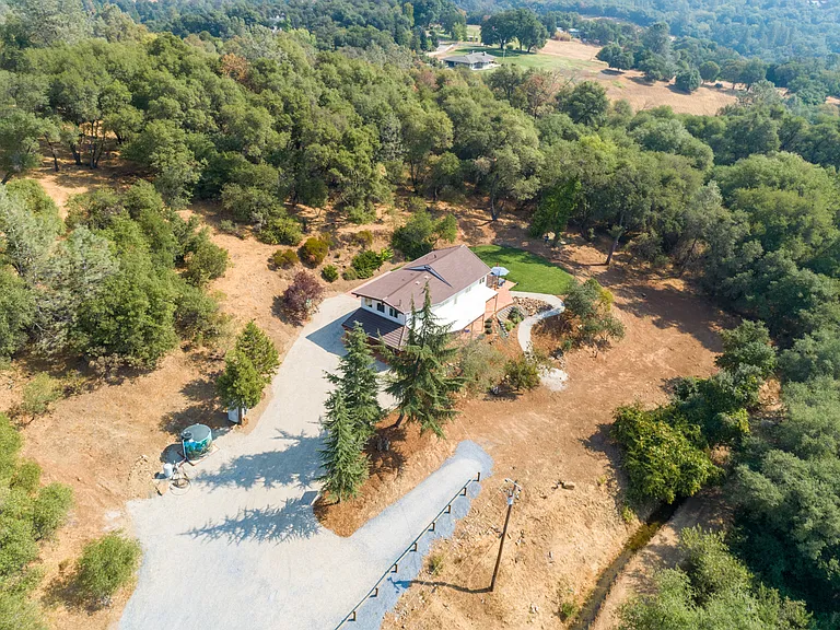 10425 Blue Light Ln — Photo 15