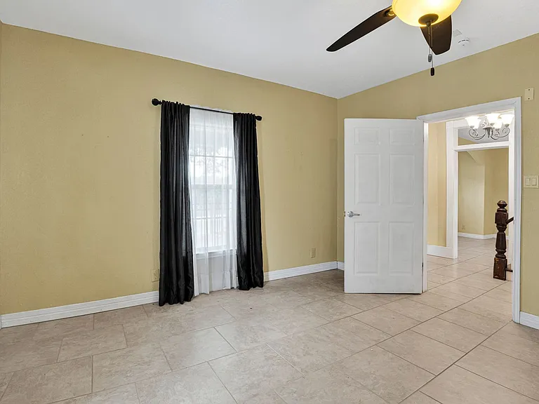 1615 W Commerce St — Photo 10