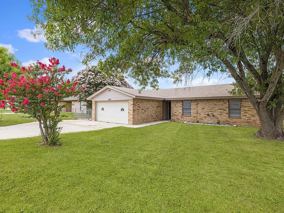 1st image of 2205 Lamplight Dr