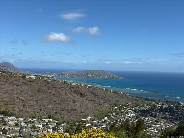 5377 Kahalakua St, Honolulu, HI 96821