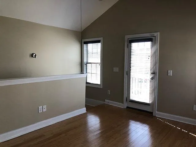 315 Seawell Ave — Photo 11