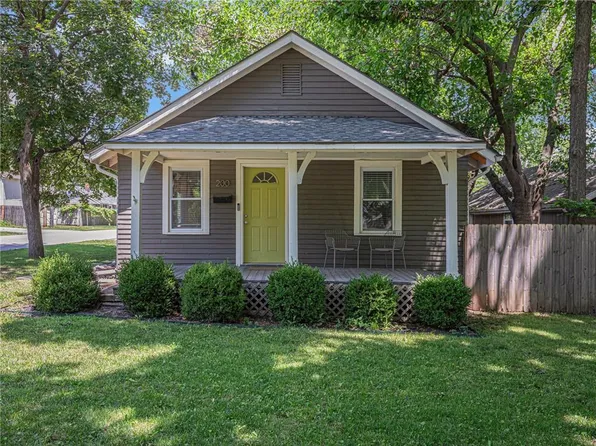 200 E 78th Ter, Kansas City, MO 64114
