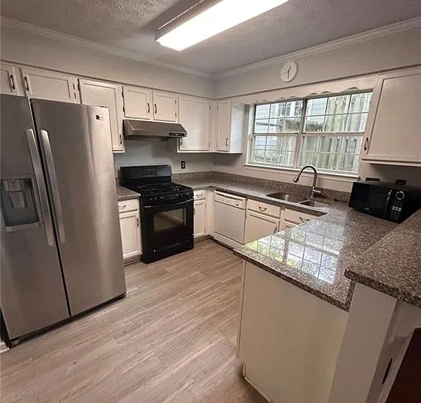 1089 Ashbury Dr — Photo 6