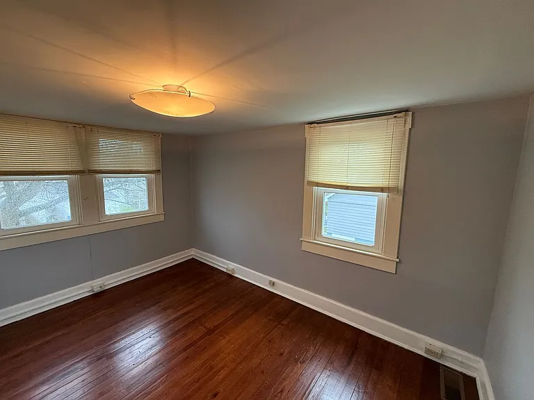406 Robbins St — Photo 15