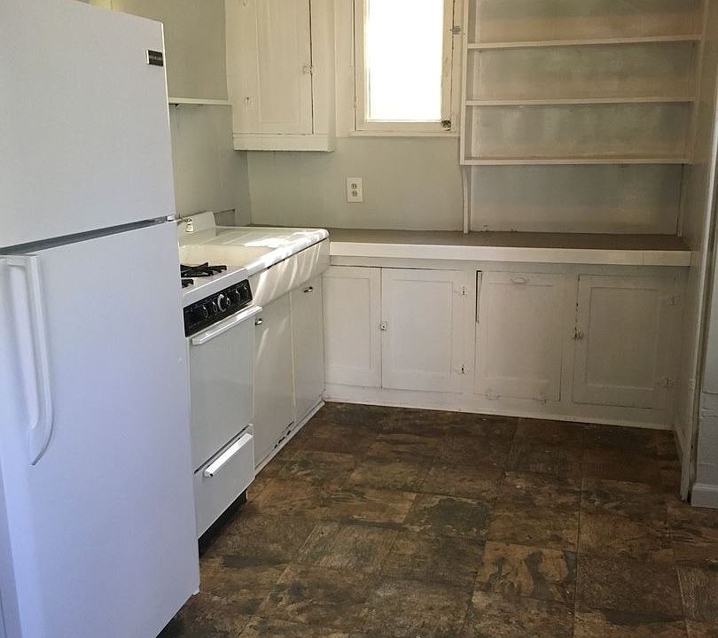 2nd image of 309 W Spring St APT 2