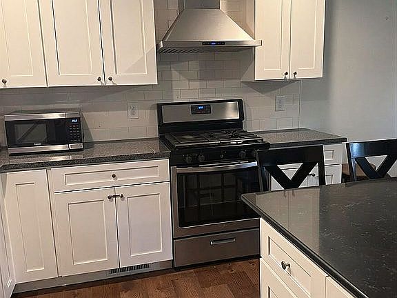 5th image of 306 S Vine St