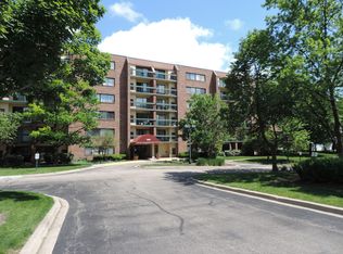 1800 Huntington Blvd APT 215, Hoffman Estates, IL 60169