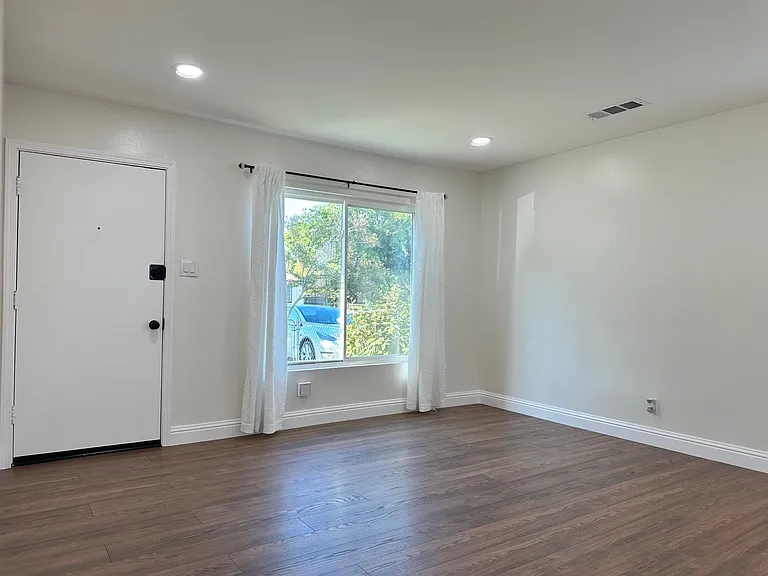 3609 Peckham Ave — Photo 9