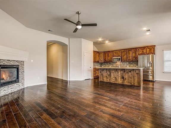 2nd image of 405 Barnstorm Dr